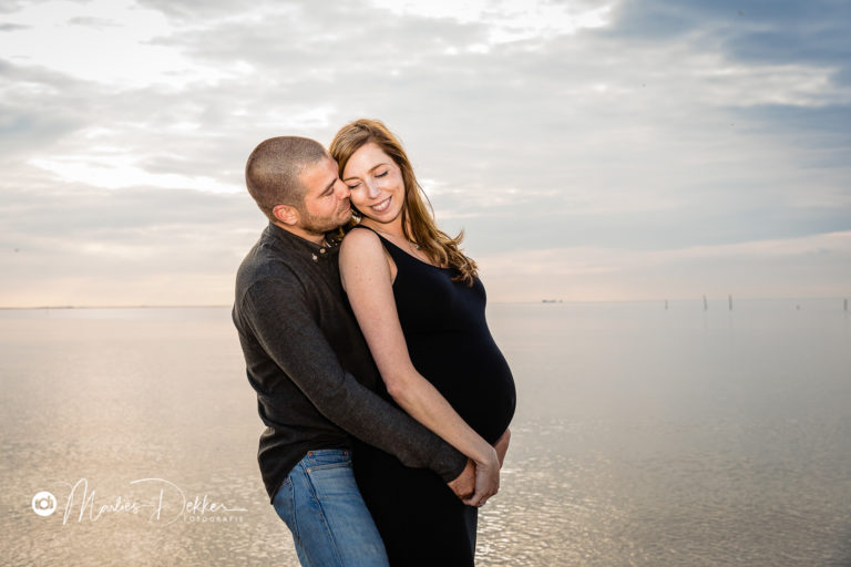 Zwangerschapsfotografie op het strand