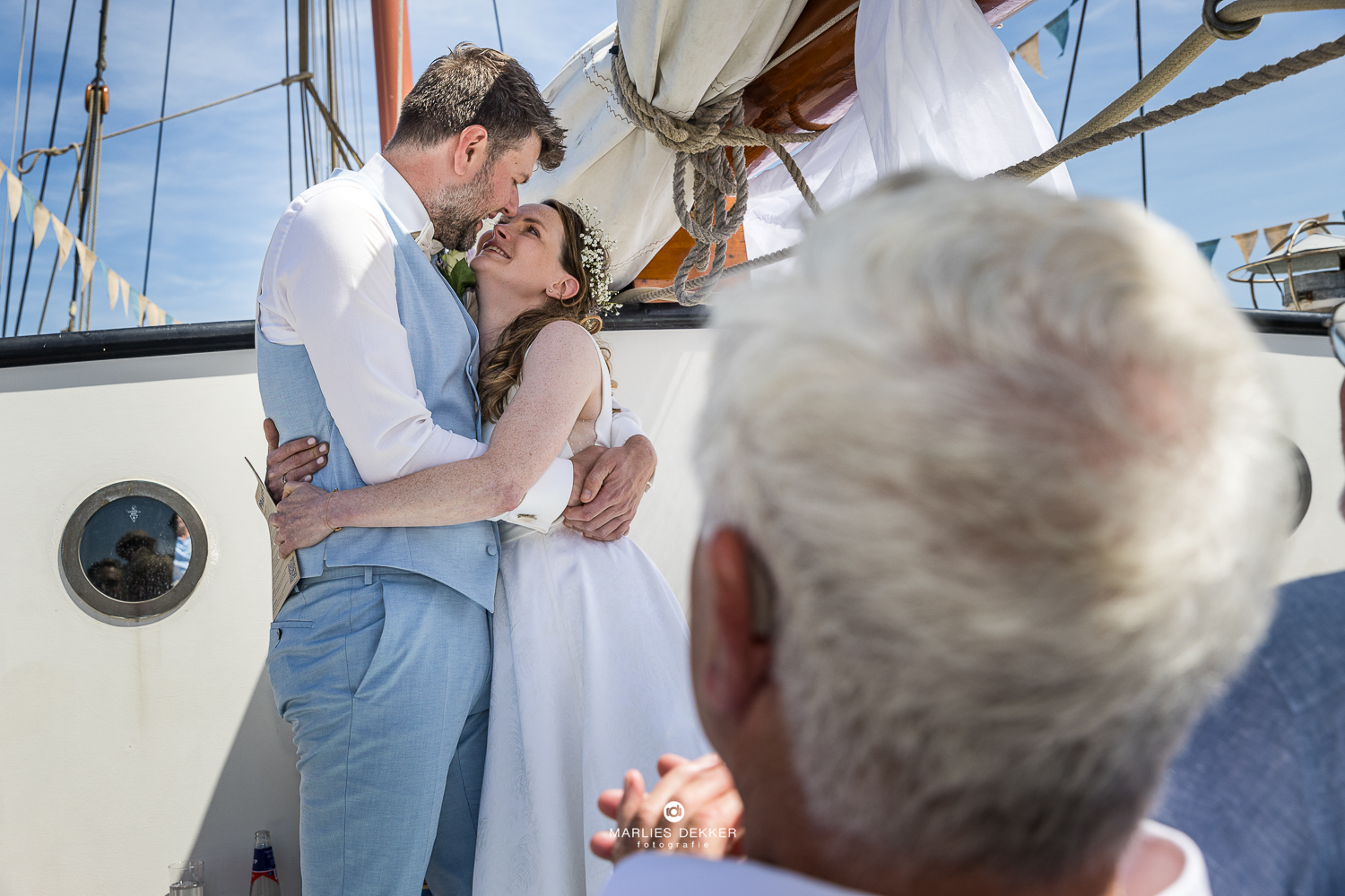 Trouwen op een boot trouwfotograaf Rotterdam Friesland