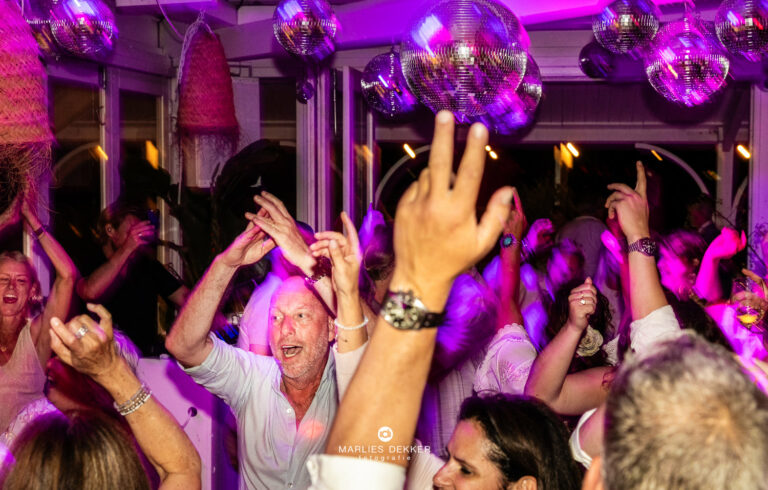 Bruidsfotografie Scheveningen: Pure Liefde en Strandvibes bij Beachclub Naturel