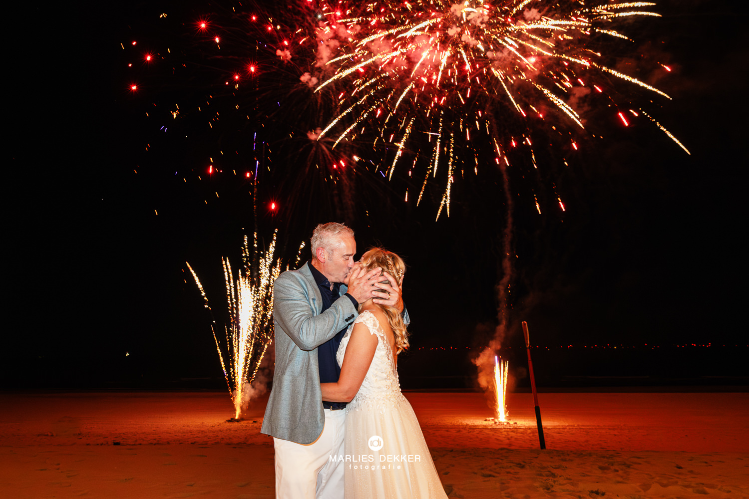 Trouwen in Scheveningen bij Strandhuis mavi , vuurwerk bij strandtent Mavi