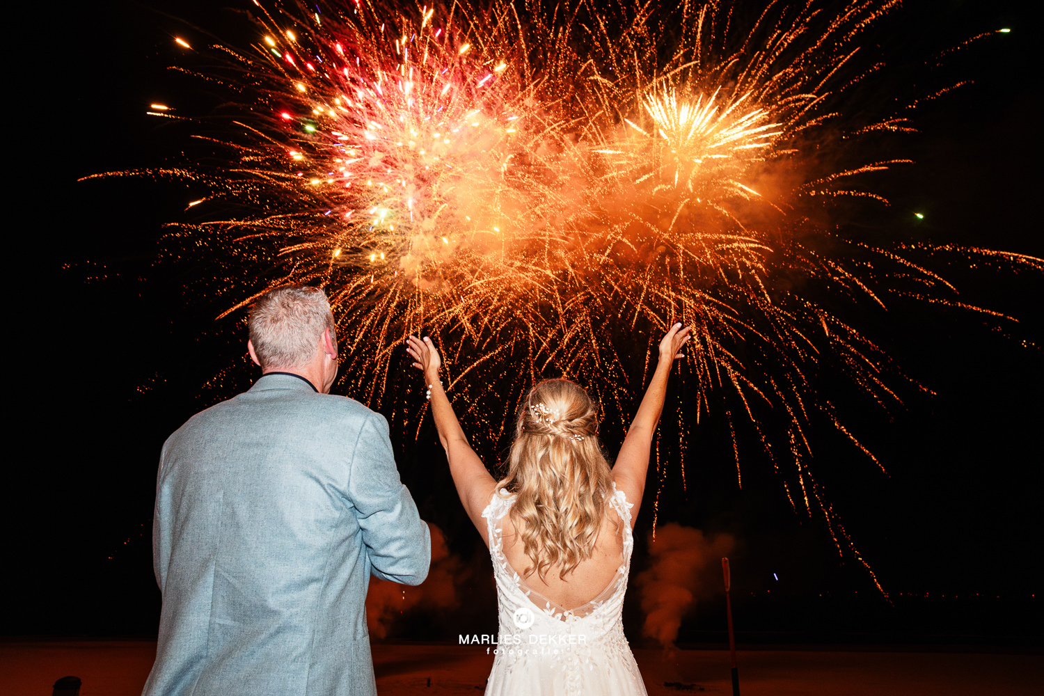 Trouwen in Scheveningen bij Strandhuis mavi , vuurwerk bij strandtent Mavi