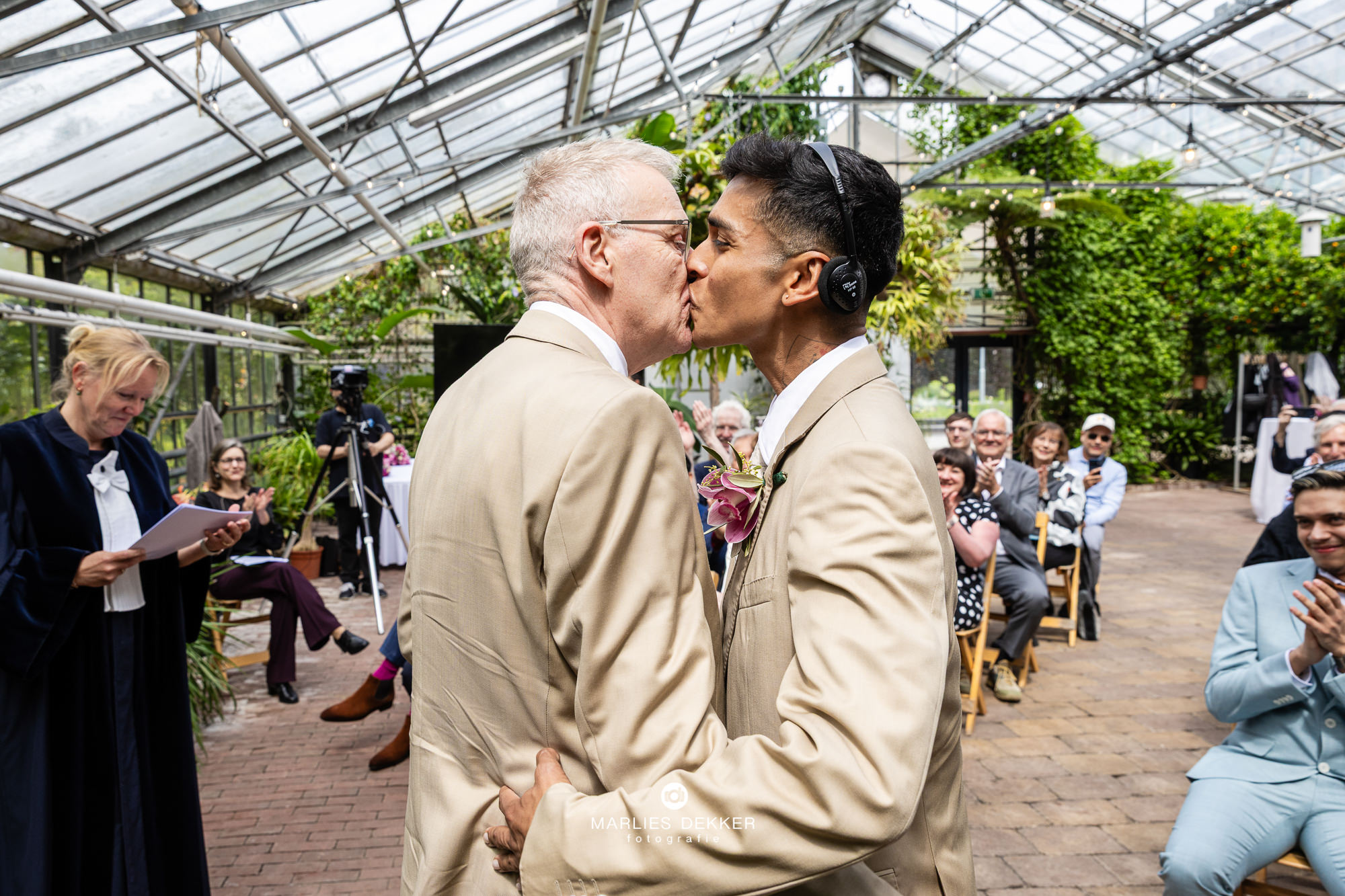 Trouwen in de botanische tuin Vrije Universiteit van Amsterdam