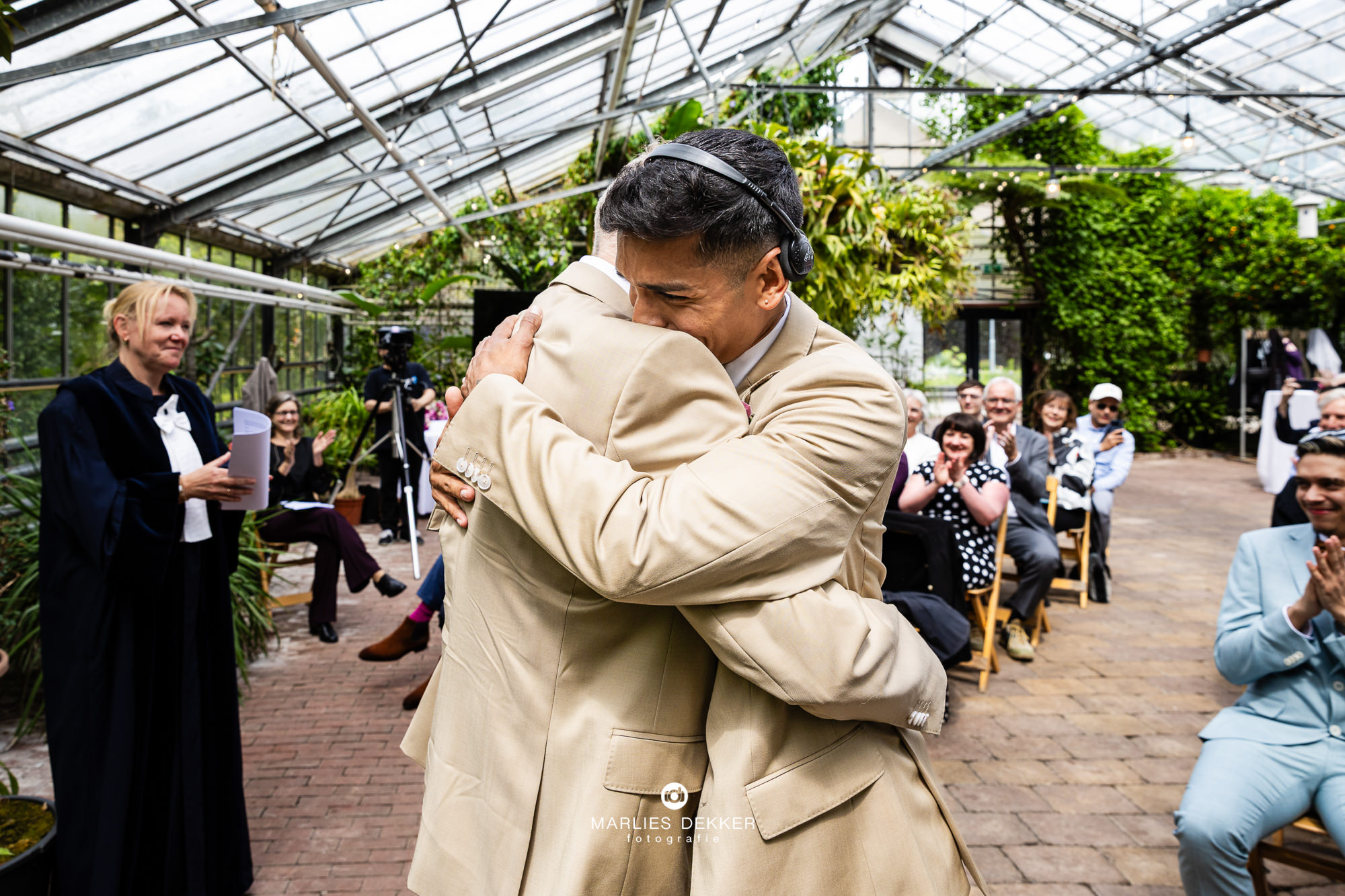 Trouwen in de botanische tuin Vrije Universiteit van Amsterdam
