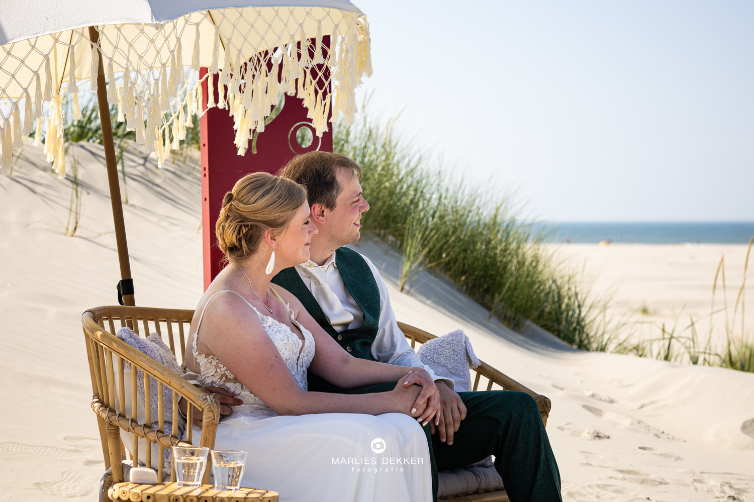 Trouwen op Terschelling trouwfotograaf heartbreakhotel,