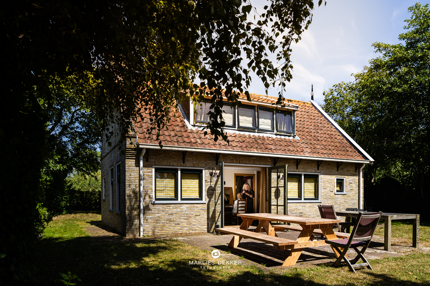 Trouwen op Terschelling trouwfotograaf heartbreakhotel, het huisje waar we beginnen