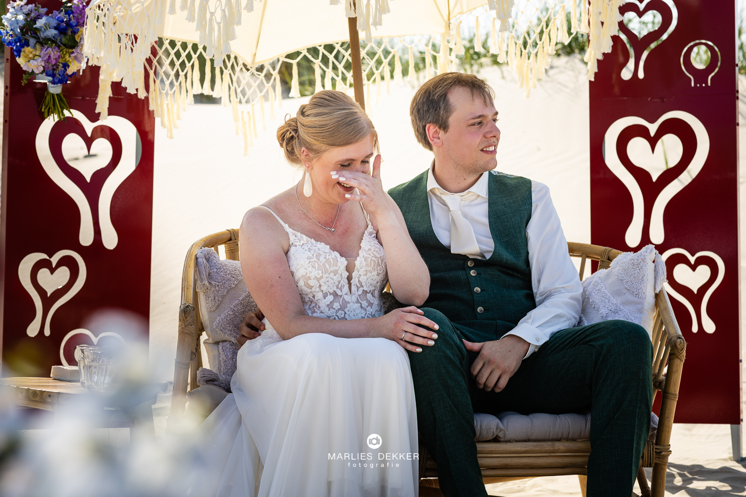 Trouwen op Terschelling trouwfotograaf heartbreakhotel, een traan