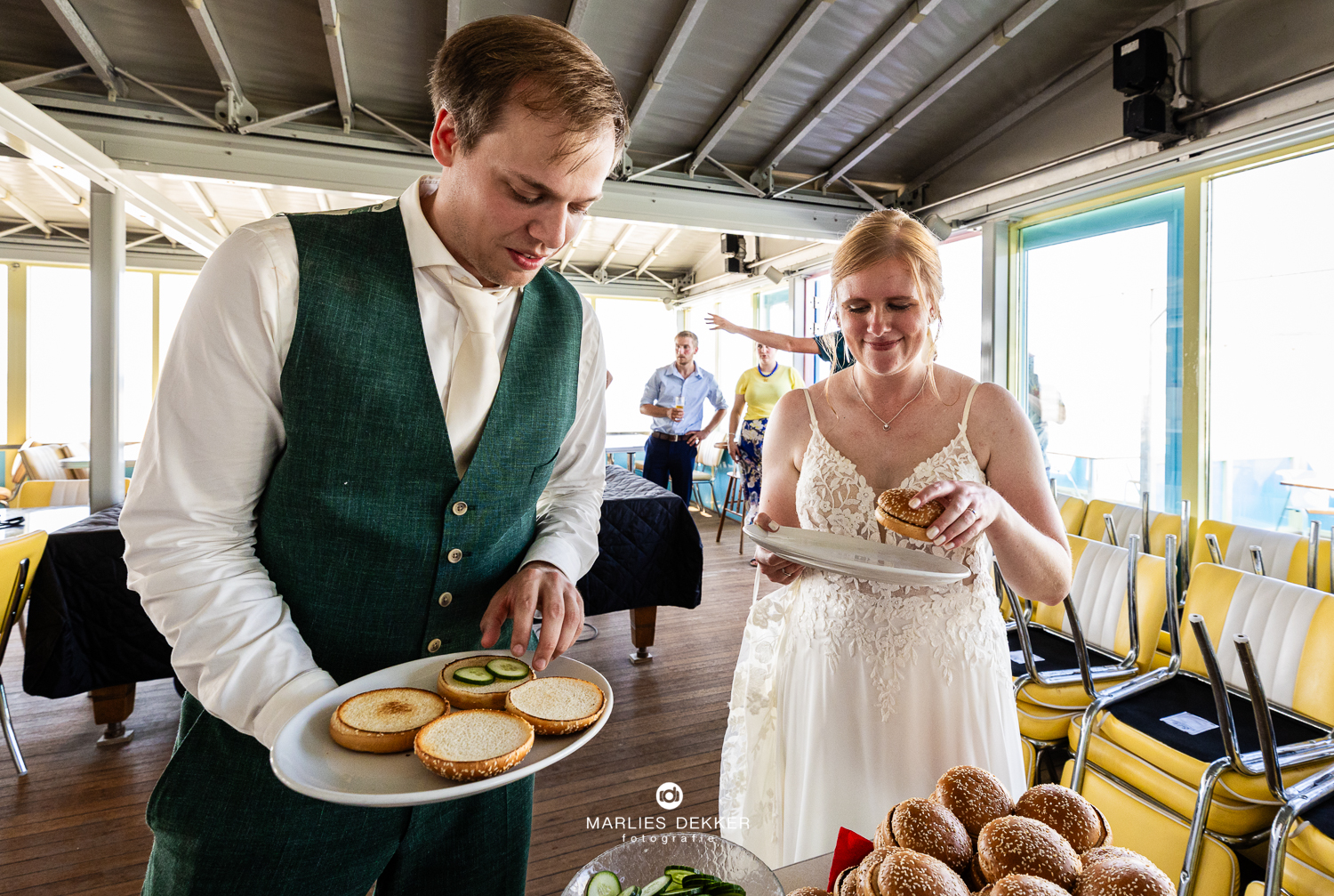 Trouwen op Terschelling trouwfotograaf heartbreakhotel, lekker eten